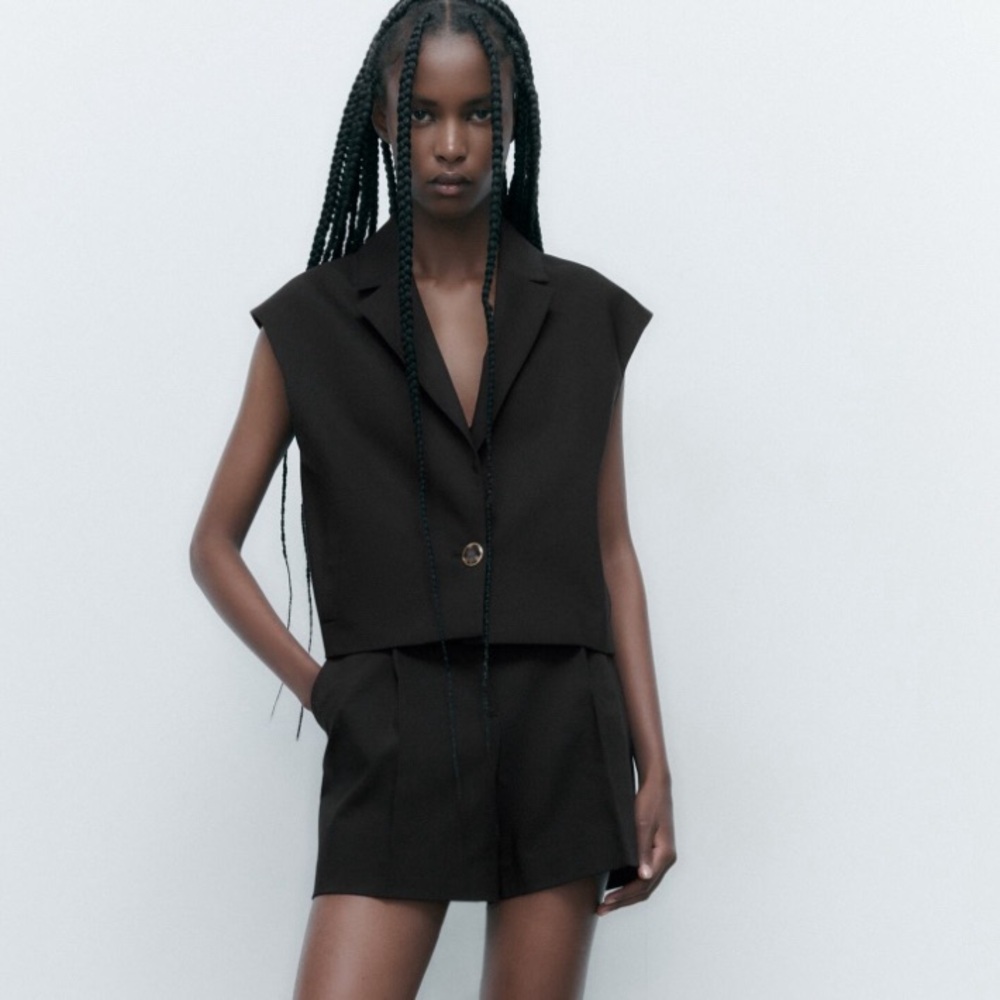 NWT Zara pleated shorts S black